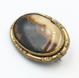 Antique Victorian agate oval brooch pin